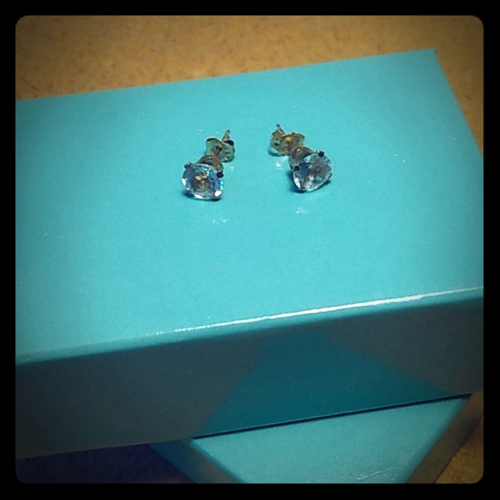 Real Aquamarine 14 kt Gold Setting Post Earrings